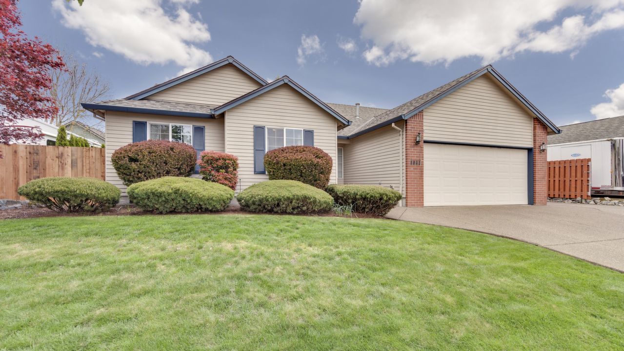 1042 S Pine Street, Canby, OR, 97013 Scene 2