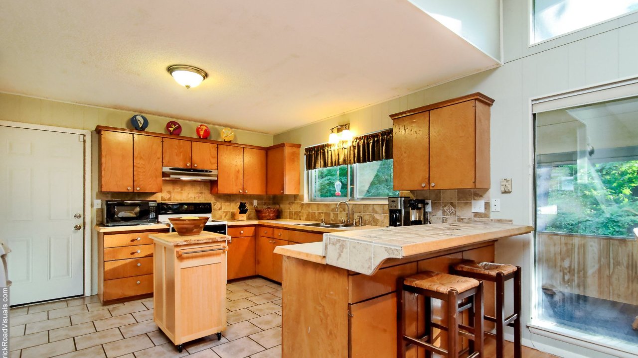 Countertops/backsplash have been upgraded