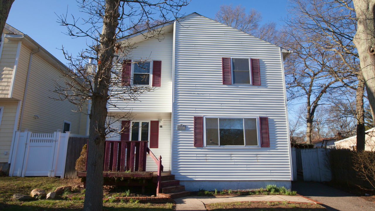27 Mangolia Ave, Lake Grove, NY, 11755 Scene 1