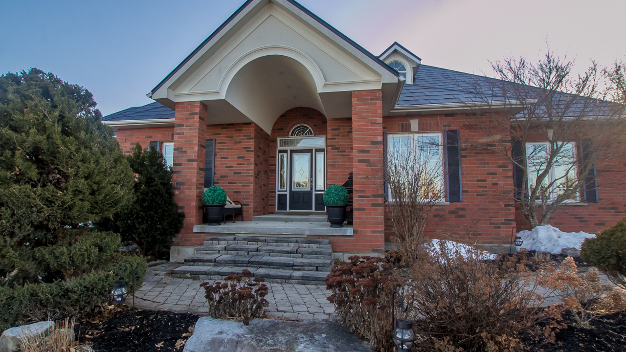 415 MacDonald, Inglewood, ON, L7C 1H3 Scene 2