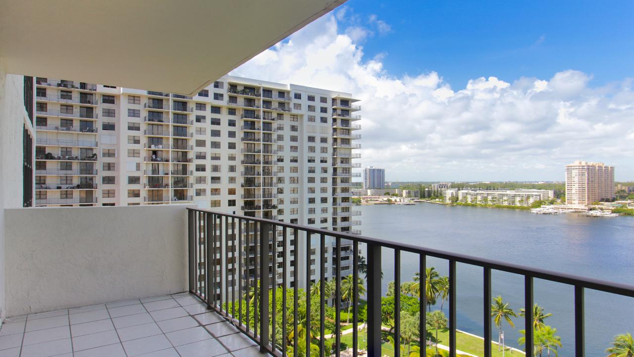 18181-NE-31st-Ct-#1410-04