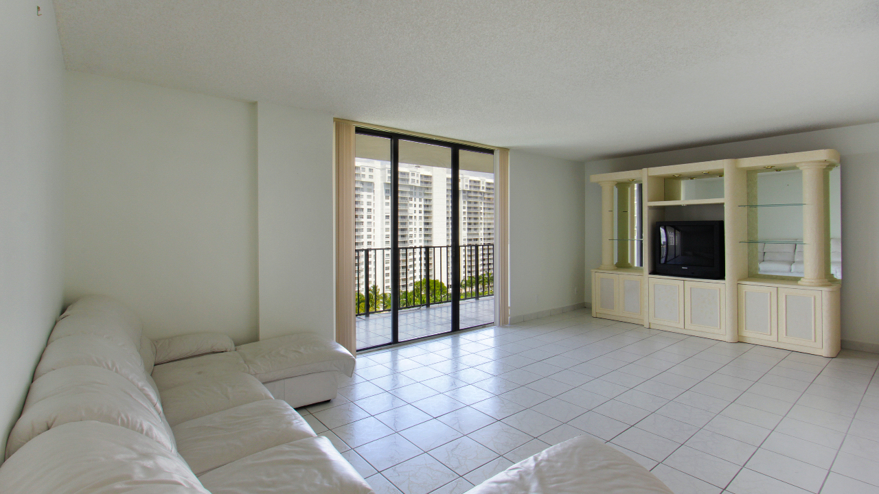 18181-NE-31st-Ct-#1410-02