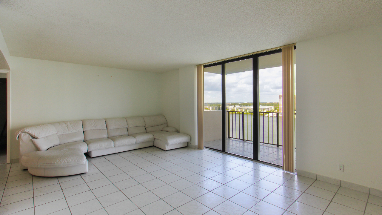 18181-NE-31st-Ct-#1410-01