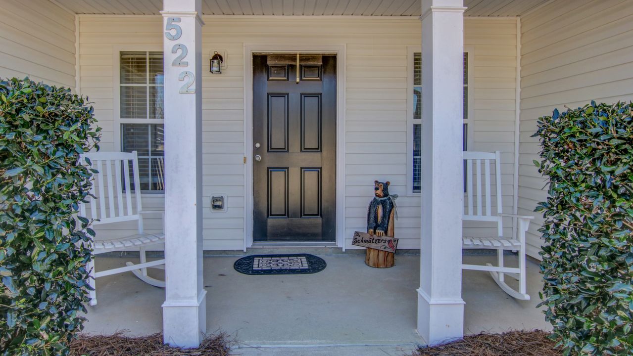 Covered Front Entrance/Porch