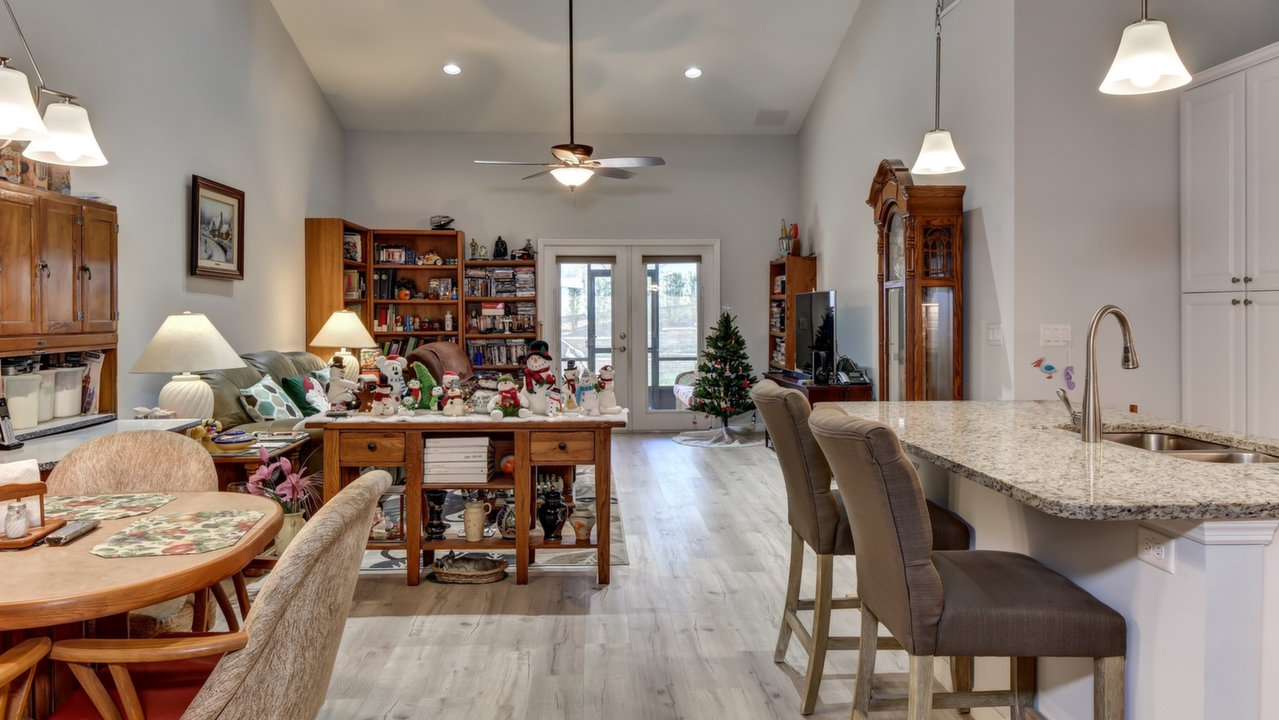 Dining Area/Kitchen