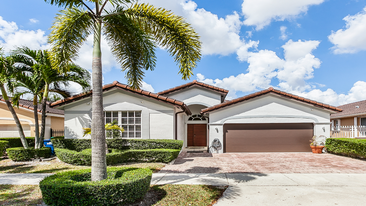 1182-SW-144th-Ct-01