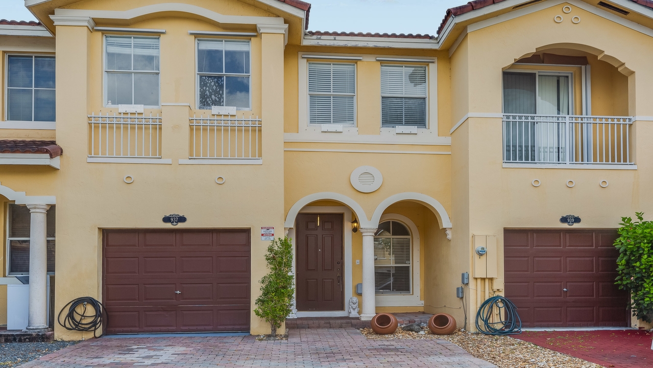 937-SW-151st-PL-01