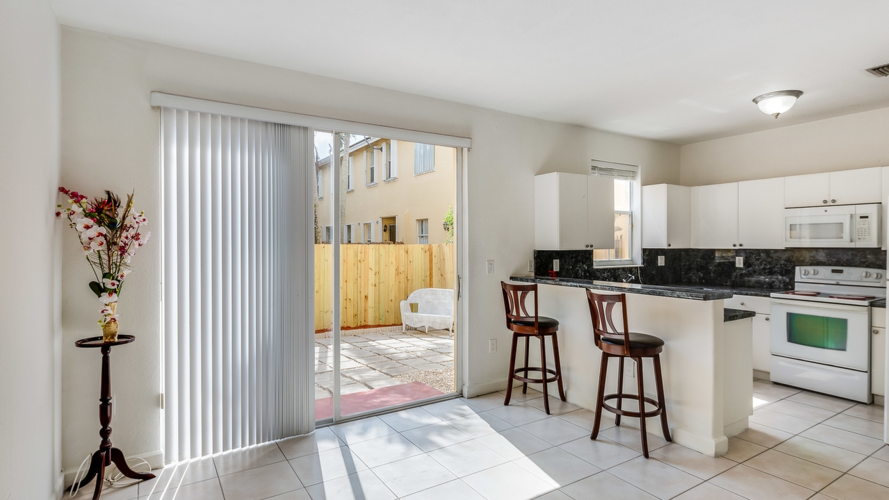 937-SW-151st-PL-04