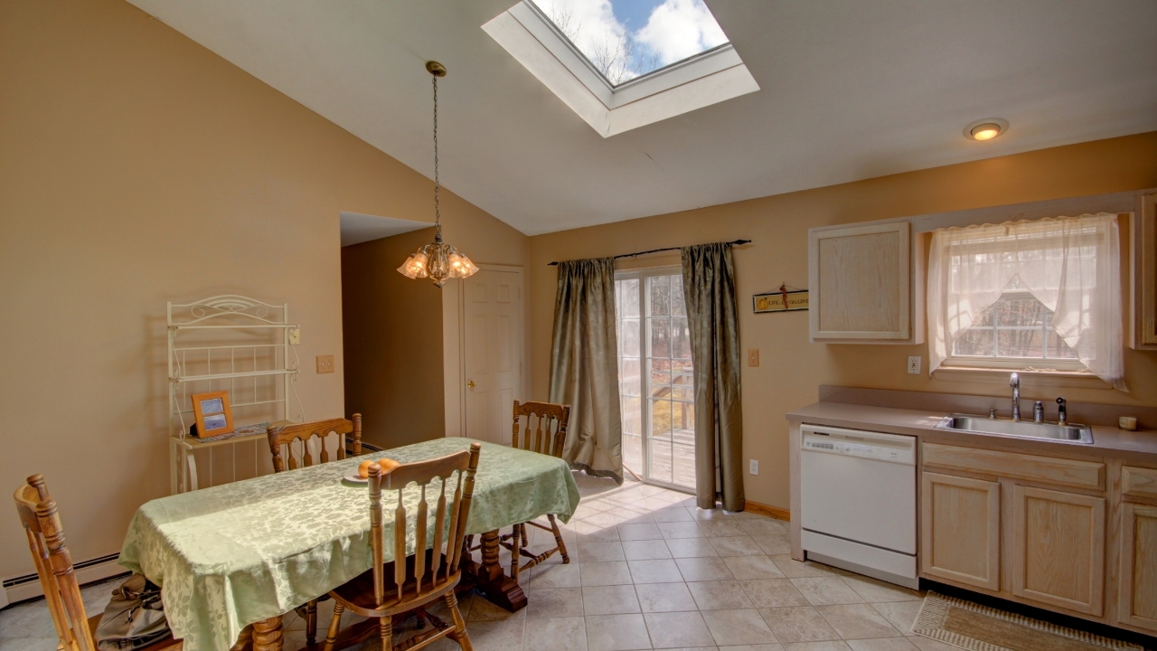 Kitchen Eating Area