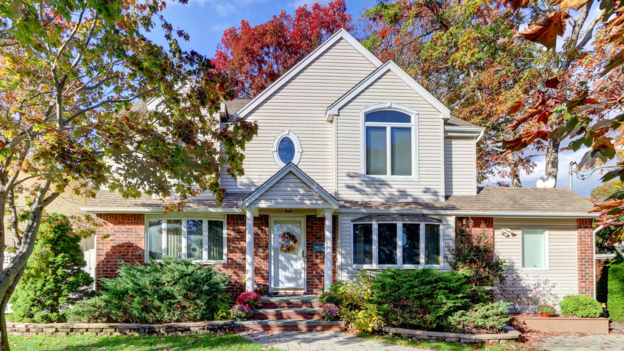 205 Boston Ave, Massapequa, NY, 11758 Scene 1