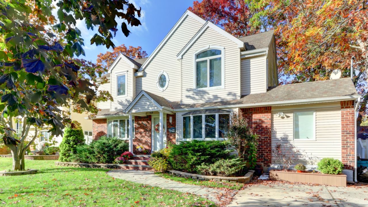 205 Boston Ave, Massapequa, NY, 11758 Scene 2