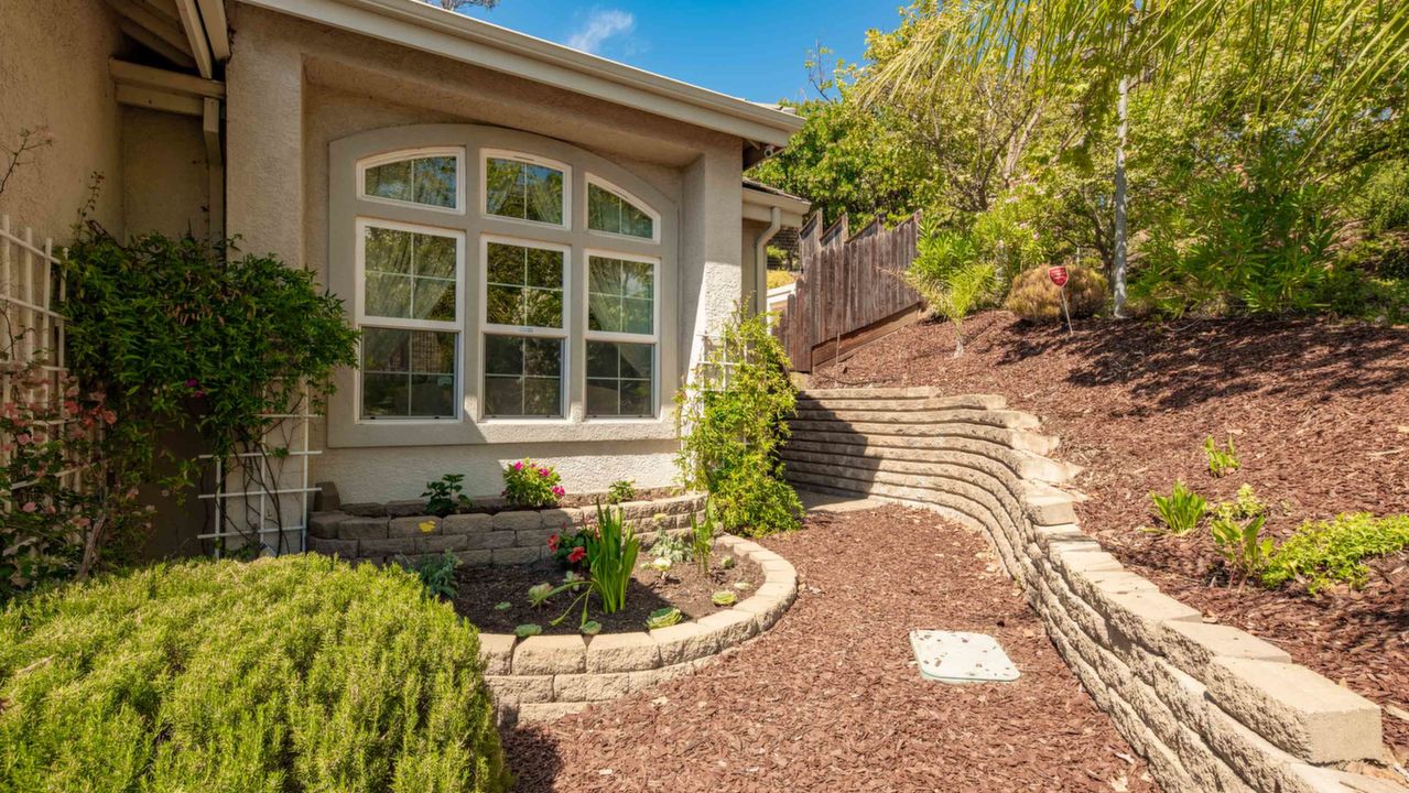 998 Silver Birch Lane, Hayward, CA, 94544 Scene 4