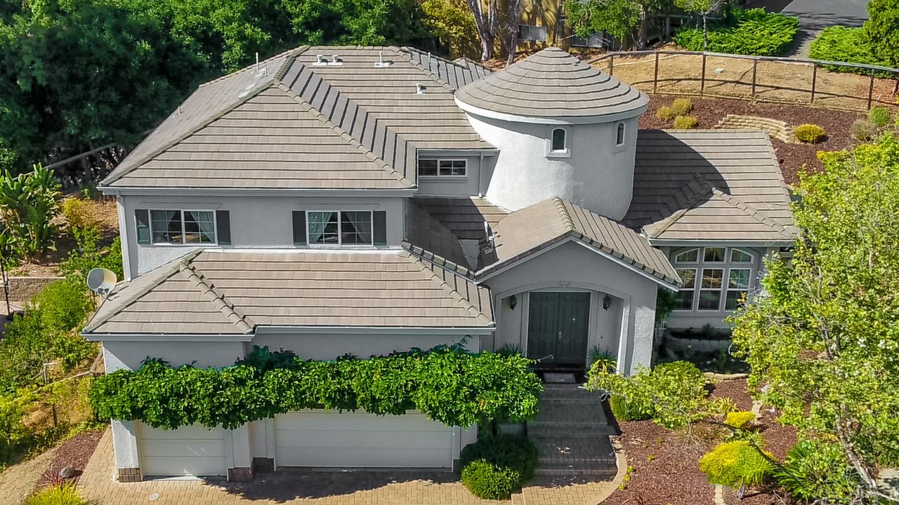 998 Silver Birch Lane, Hayward, CA, 94544 Scene 1