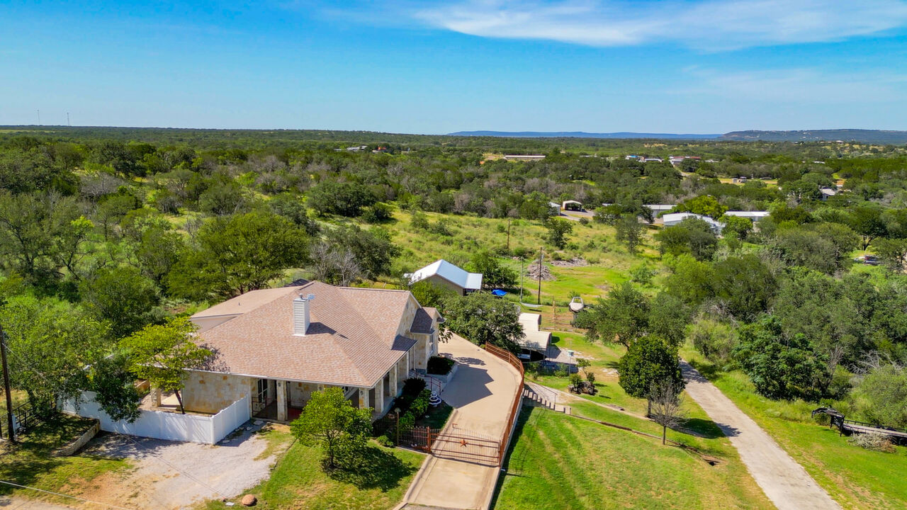 301 Dove Haven, Sunrise Beach, TX, 78643 Scene 1