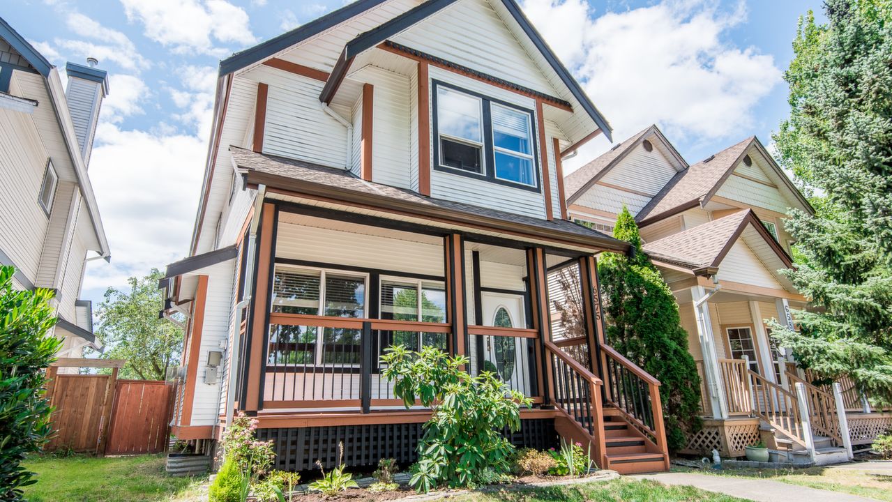 6575 185 St, Surrey, BC, V3S 8T2 Scene 1