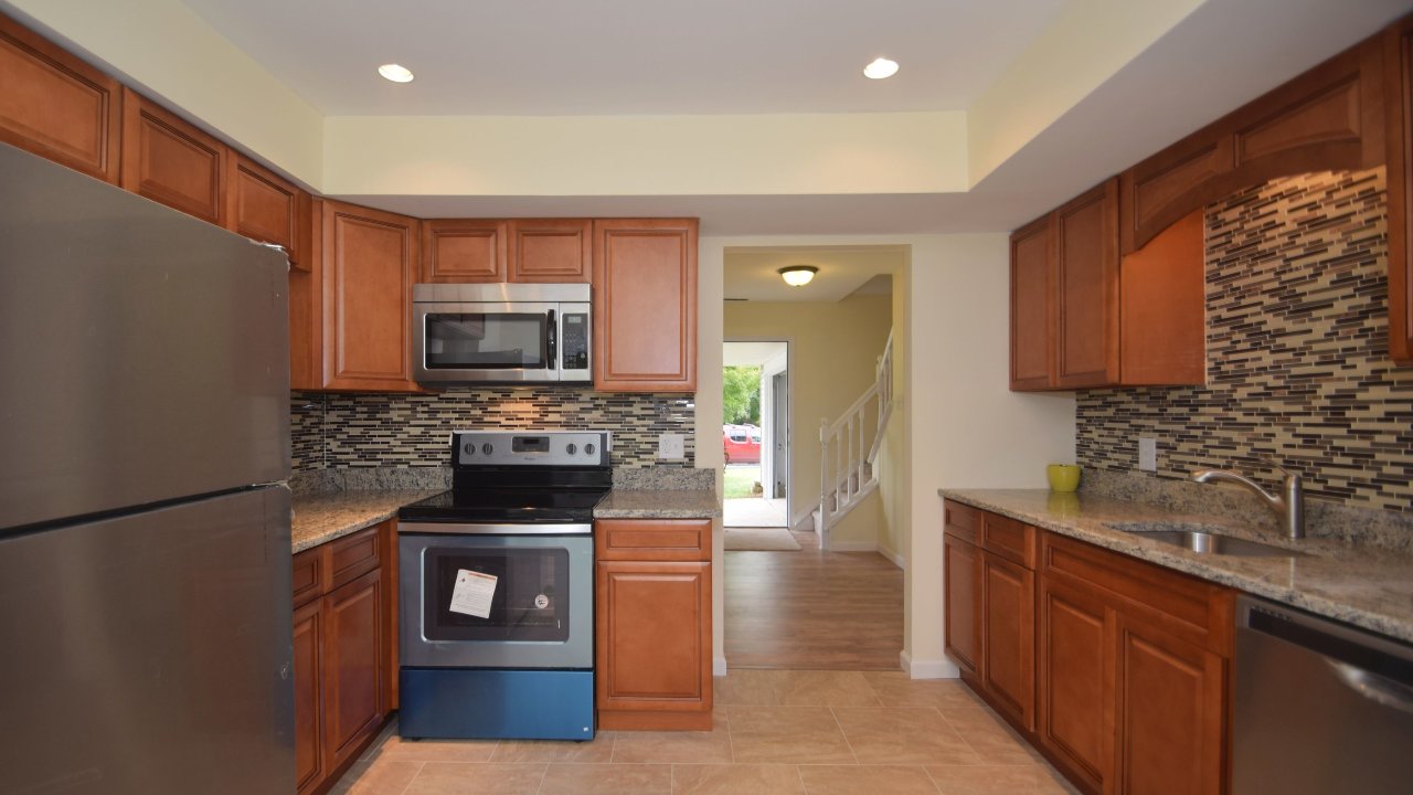 561 Fernwood Ln, Bristol, PA, 19030 Scene 4