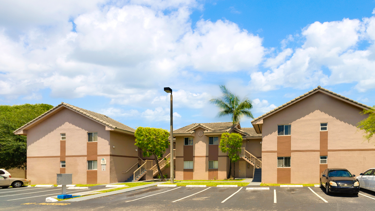 Sundance-Apartments-01