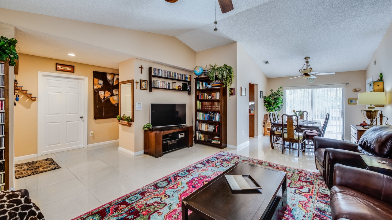 7920-NW-89th-Ave-02