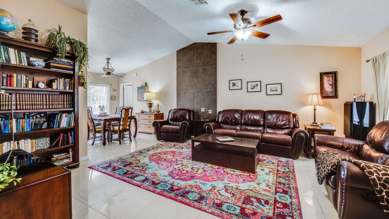7920-NW-89th-Ave-03