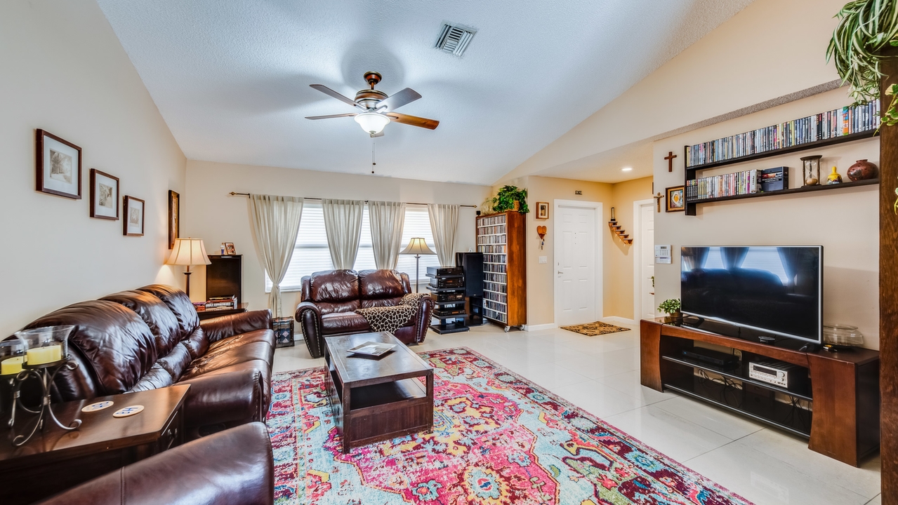7920-NW-89th-Ave-04
