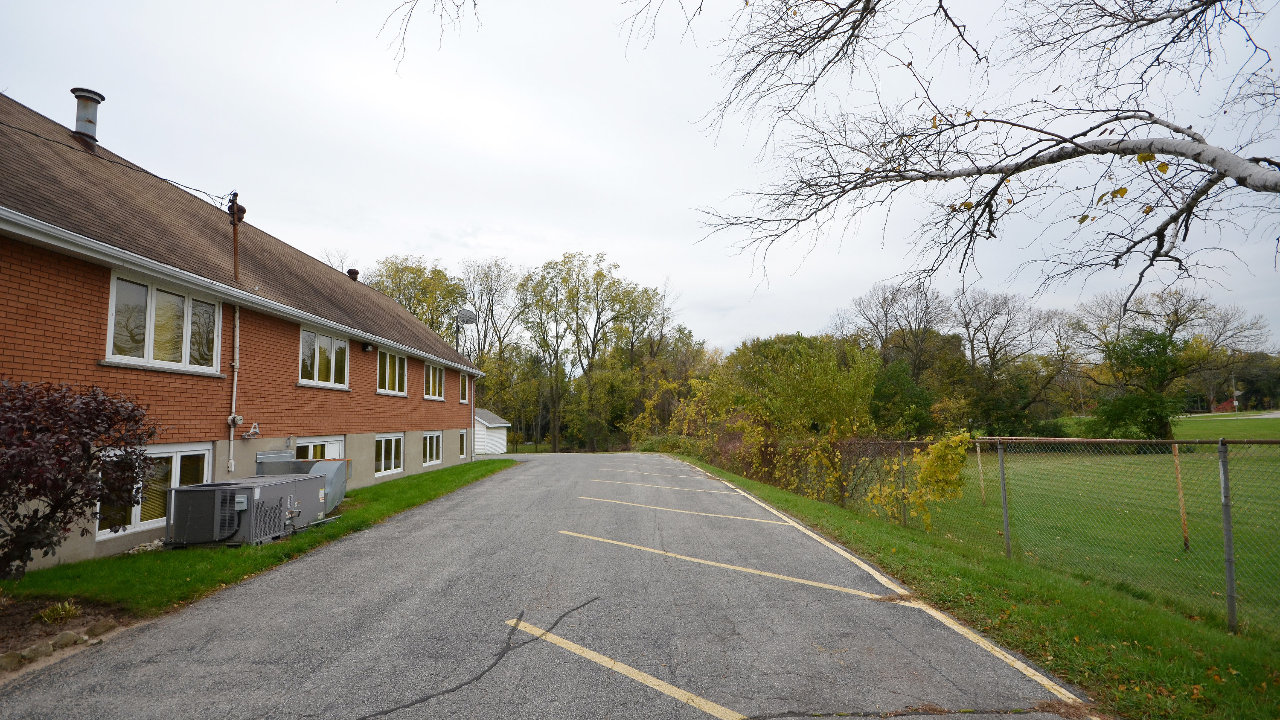 338 Johnston Dr, Burlington, ON, L7N 1V6 Scene 1