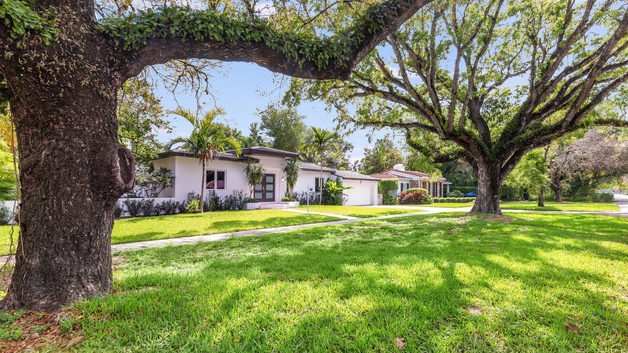 824-Anastasia-Ave-01