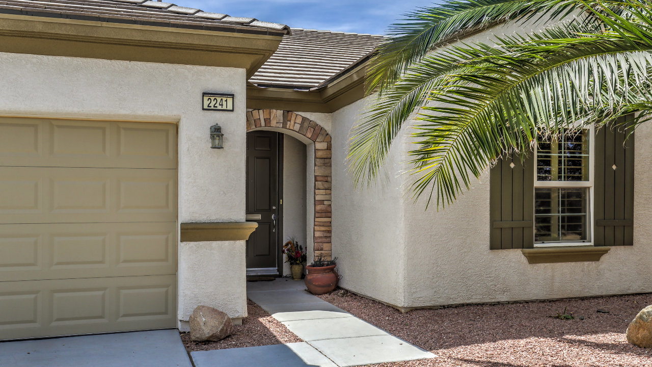 Exterior Front Entry