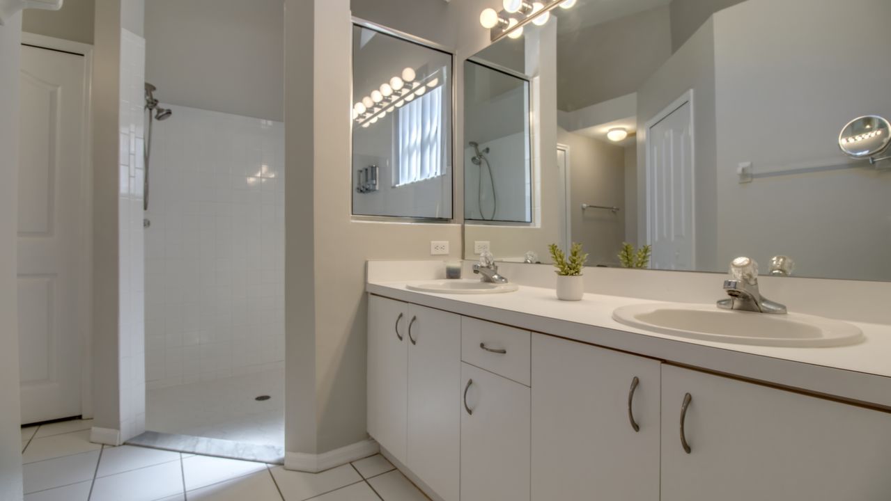 8013 San Vista Cir, Naples, FL, 34109 Scene 4