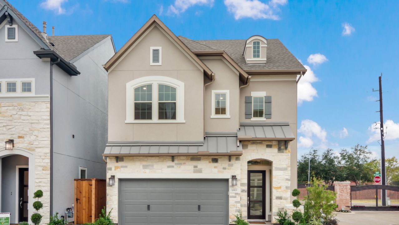 11913WedemeyerWay_001