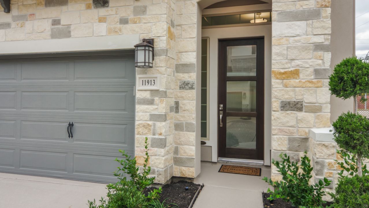 11913WedemeyerWay_003