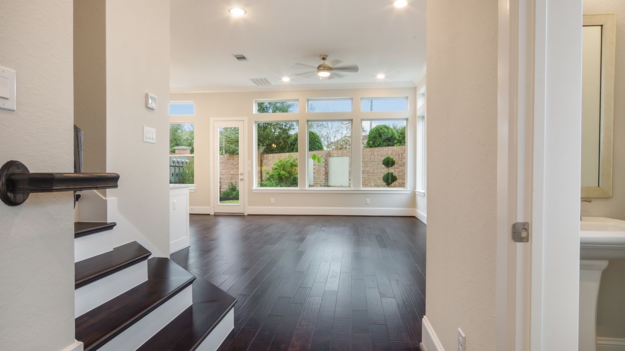 11913WedemeyerWay_004