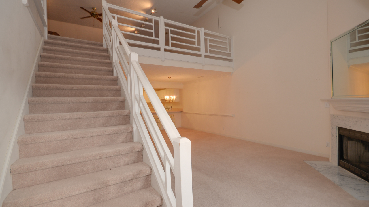 Foyer/Staircase