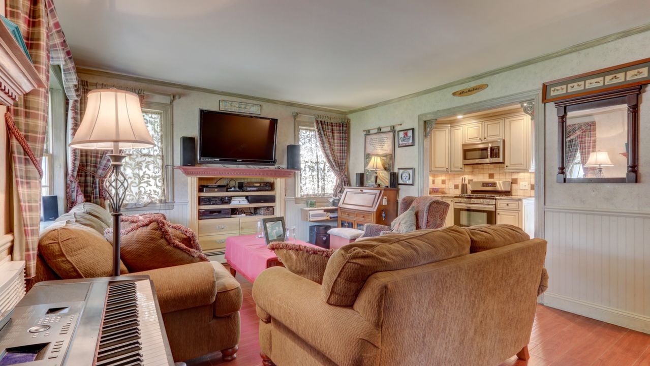 30 East Dr, Copiague, NY, 11726 Scene 2