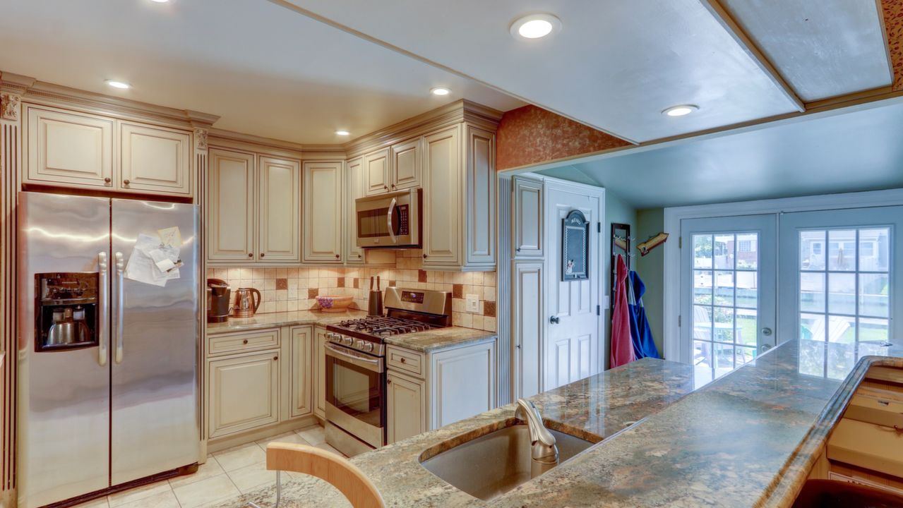 30 East Dr, Copiague, NY, 11726 Scene 3