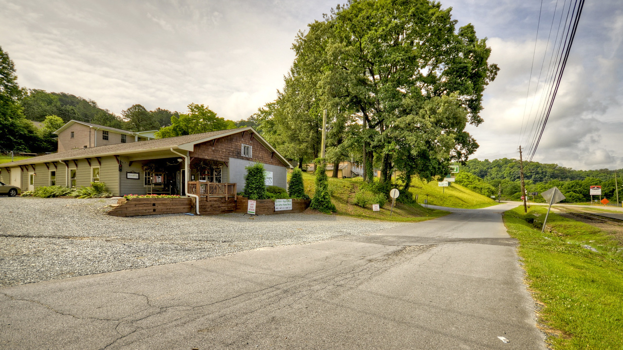 Fernishings retail store, Ellijay, GA, 30540 Scene 4