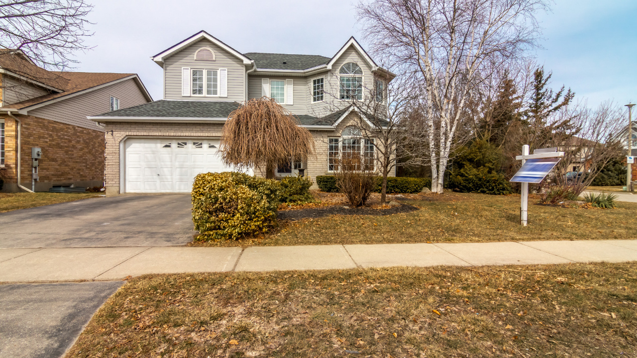 49 Pine Ridge Drive, Guelph, ON, N1L 1J3 Scene 1