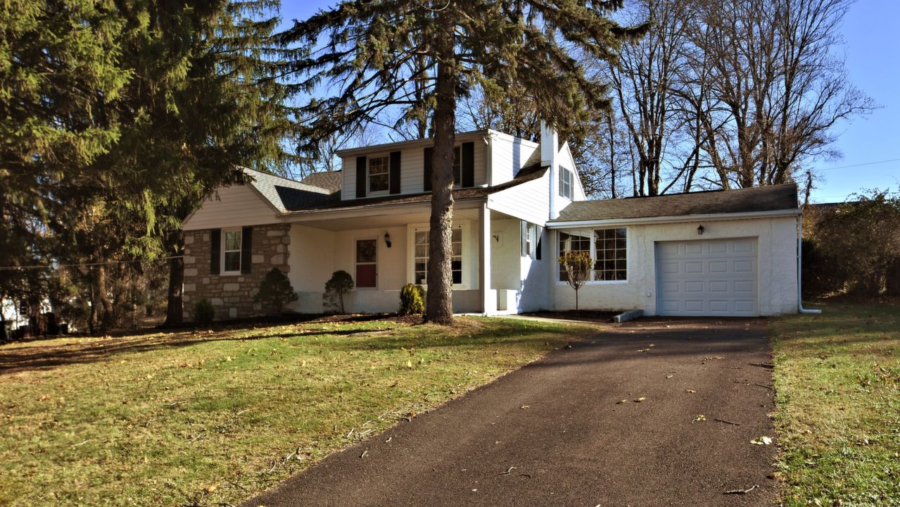 1043 Manor Ln, Southampton, PA, 18966 Scene 1