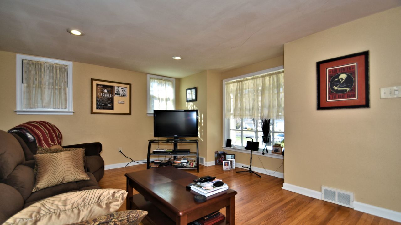 1043 Manor Ln, Southampton, PA, 18966 Scene 2