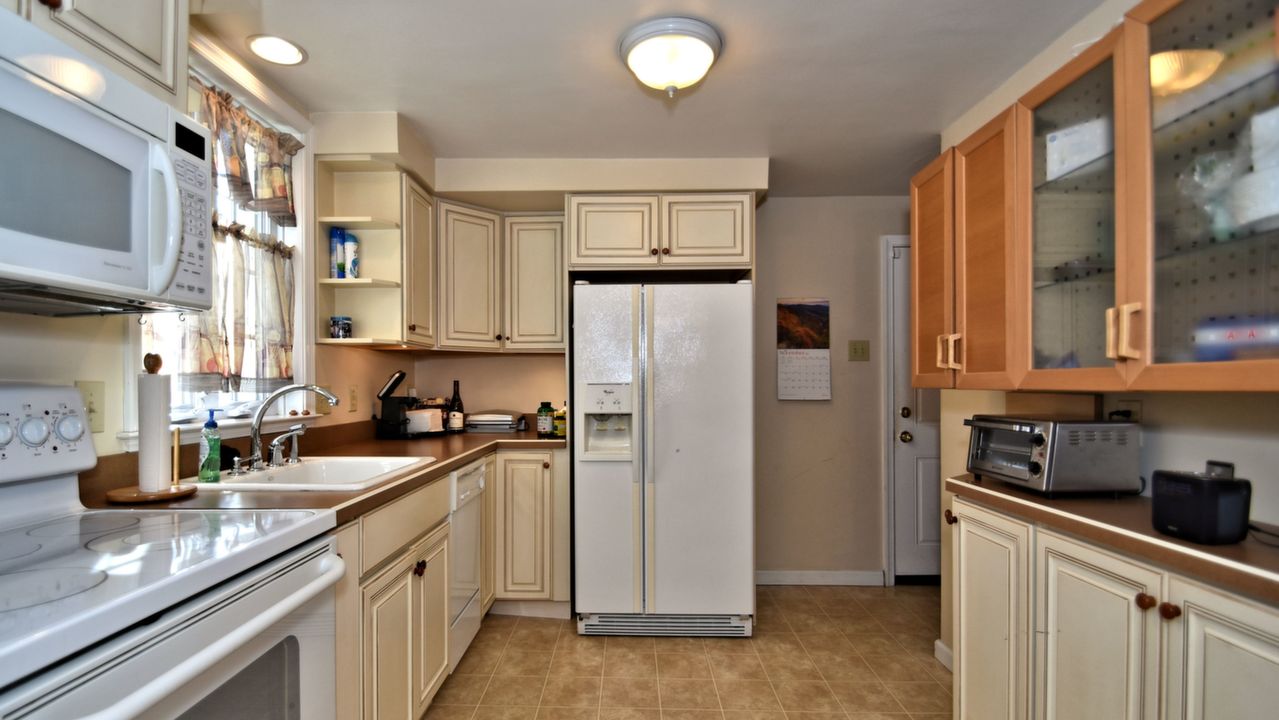 1043 Manor Ln, Southampton, PA, 18966 Scene 3