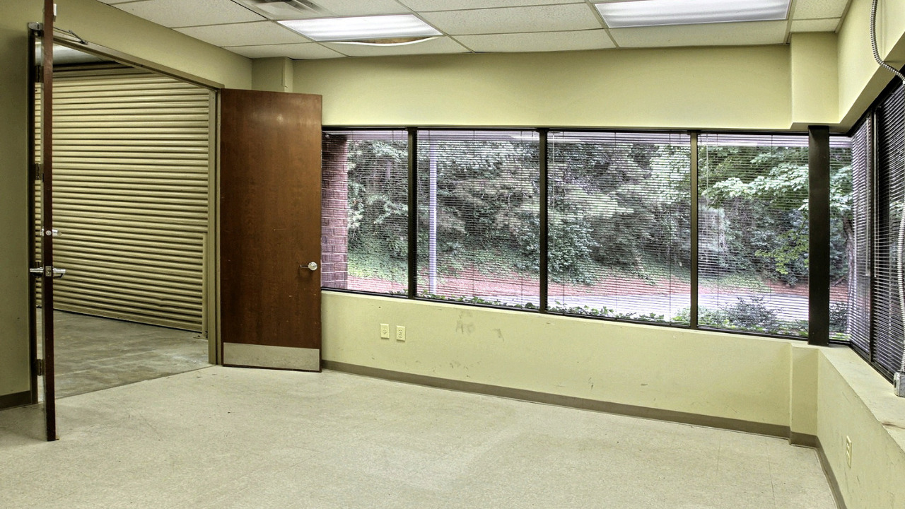 Suite 500 Back Corner Office