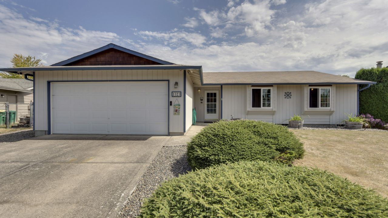 1023 SE 22nd Cir, Troutdale, OR, 97060 Scene 1