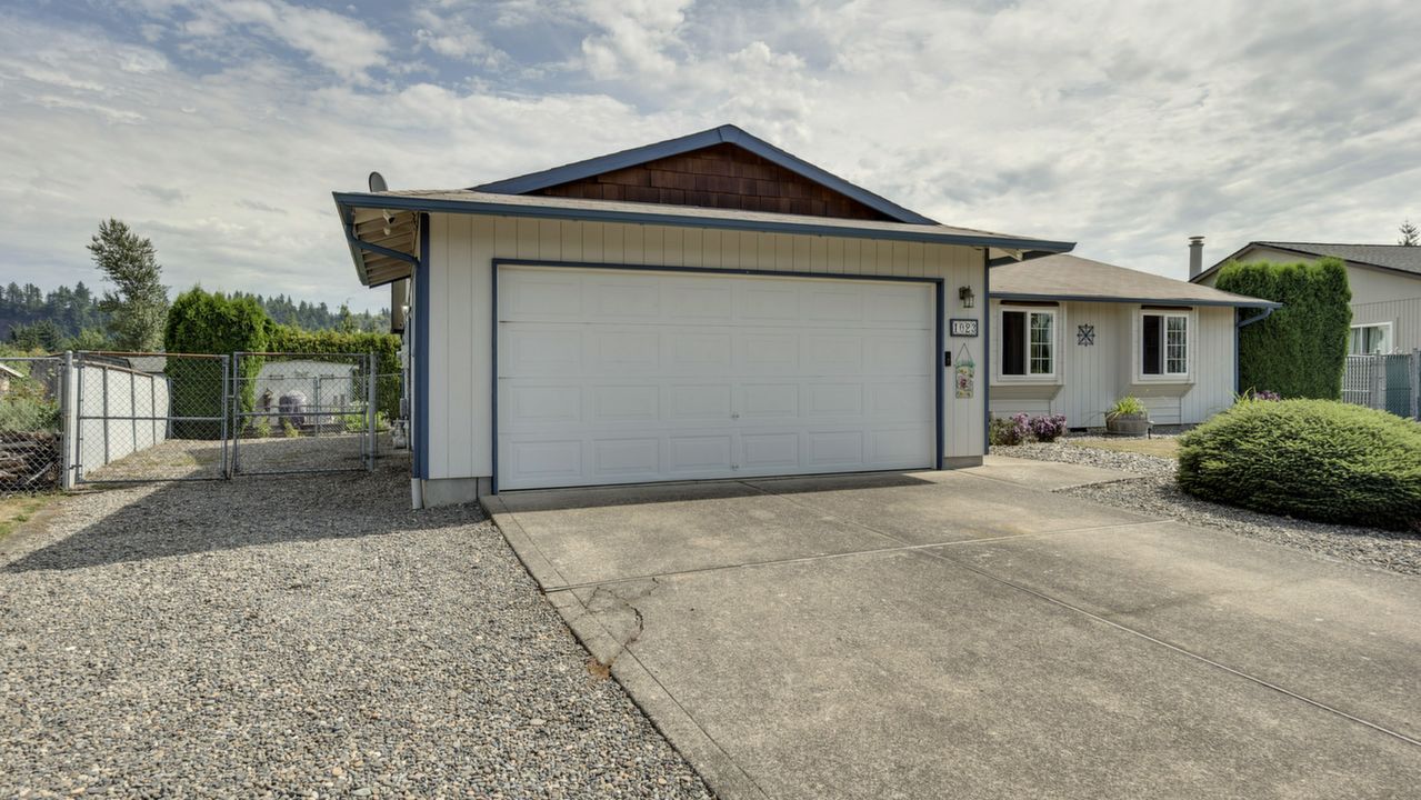 1023 SE 22nd Cir, Troutdale, OR, 97060 Scene 3