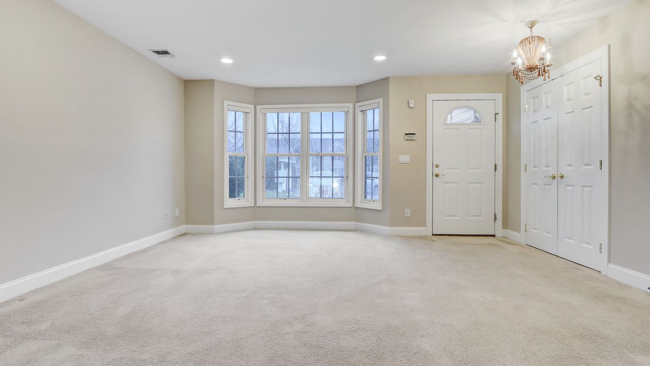 1079 Savoy Dr, Melville, NY, 11747 Scene 3