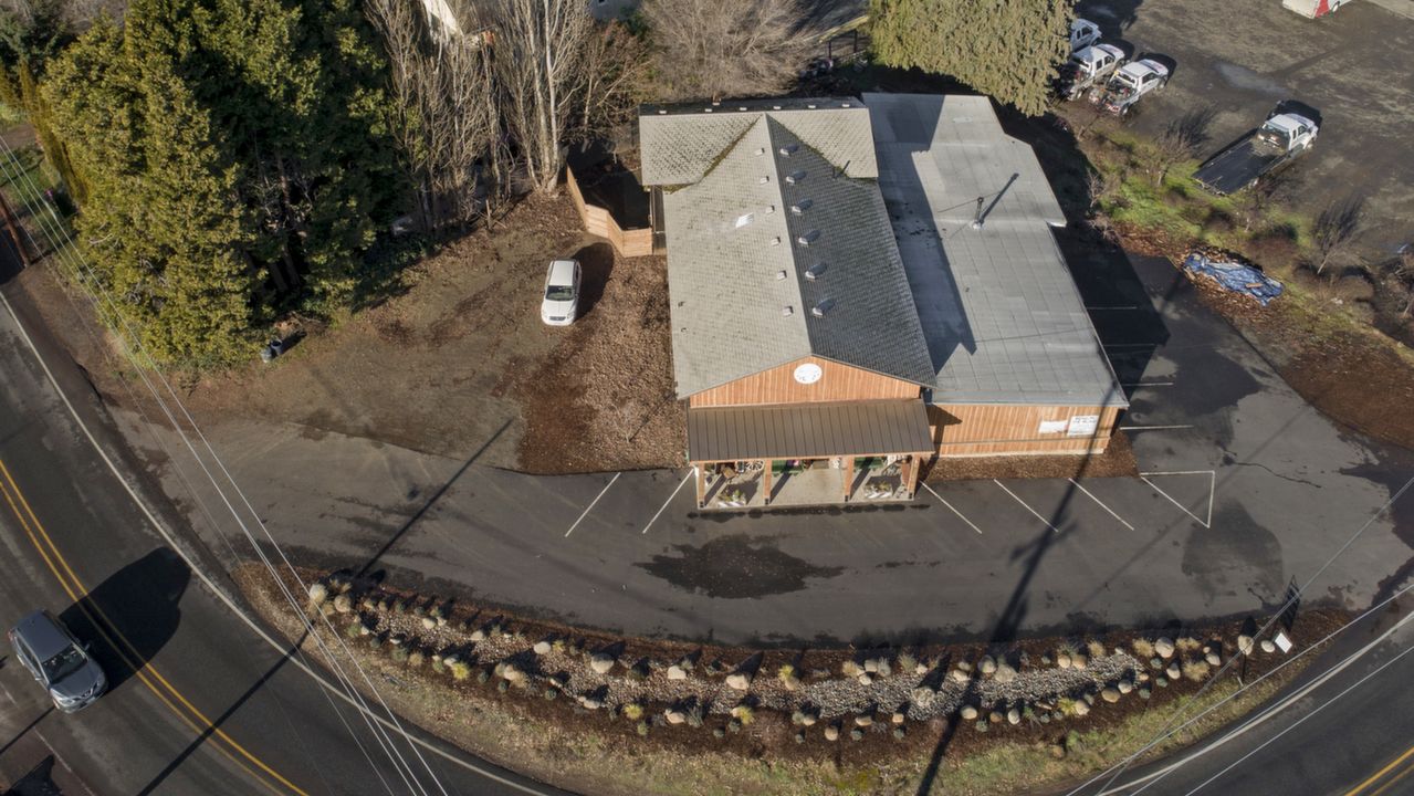 1120 Tucker Rd, Hood River, OR, 97031 Scene 2