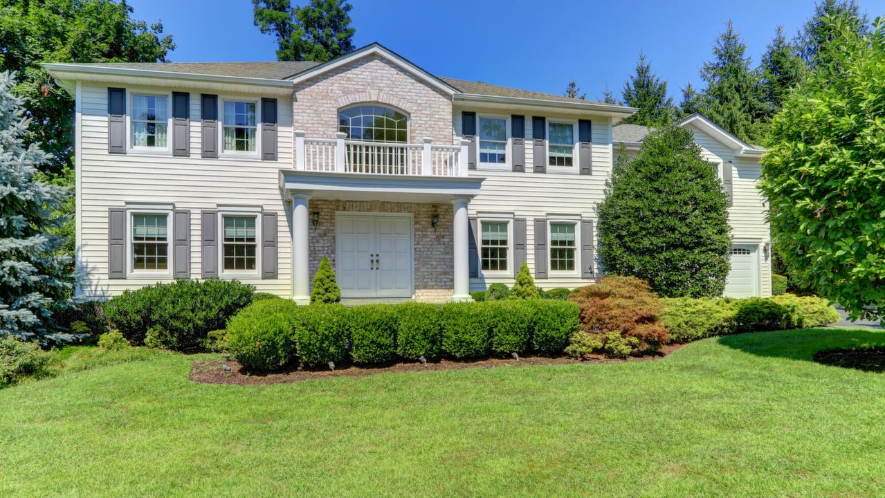 2 Gail Terrace, Glen Cove, NY, 11542 Scene 1