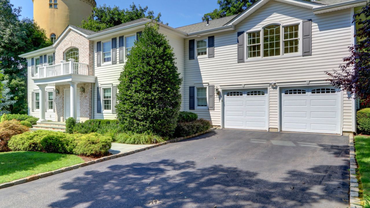 2 Gail Terrace, Glen Cove, NY, 11542 Scene 2