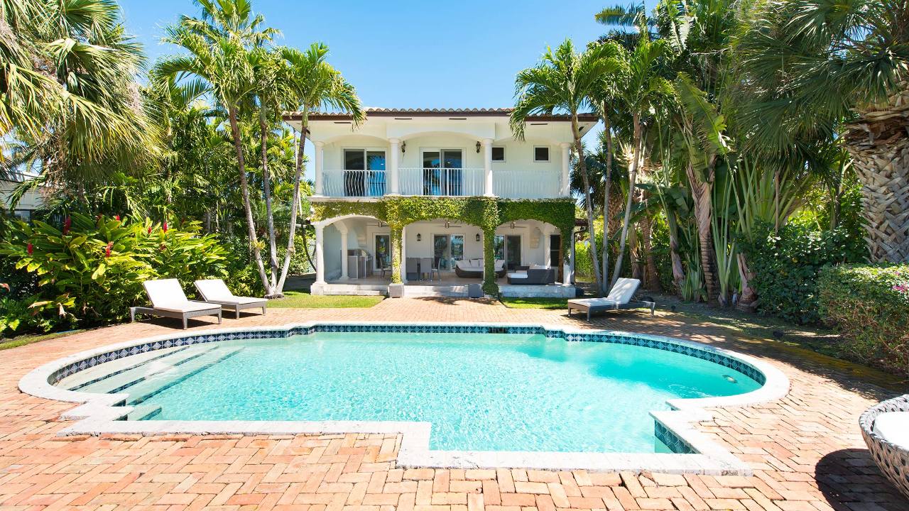 320-W-Rivo-Alto-Dr-01