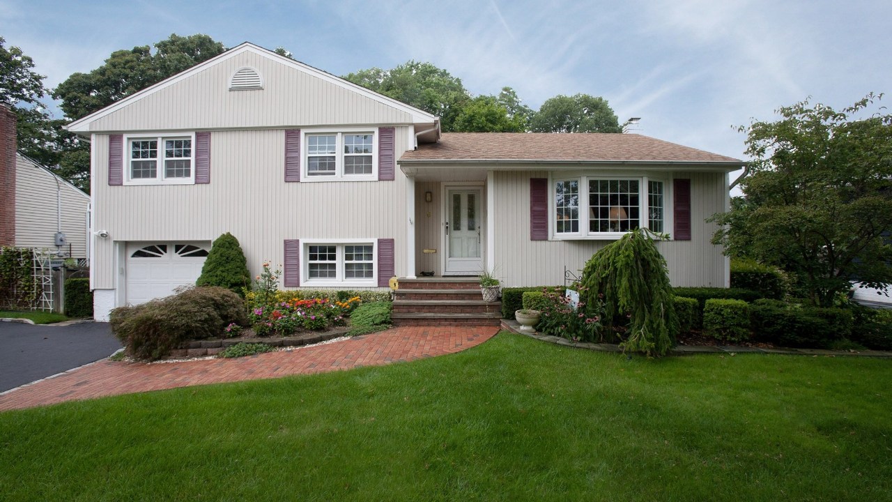 6 Leonard Street, Farmingdale, NY, 11735 Scene 1