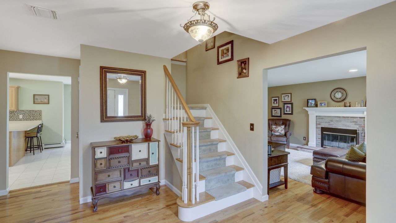 36 Karen Ct, Wading River, NY, 11792 Scene 3