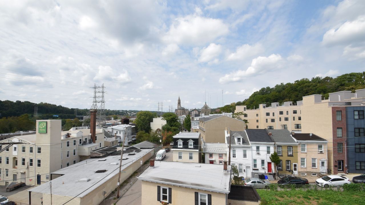 123 Shurs Ln, Philadelphia, PA, 19127 Scene 4